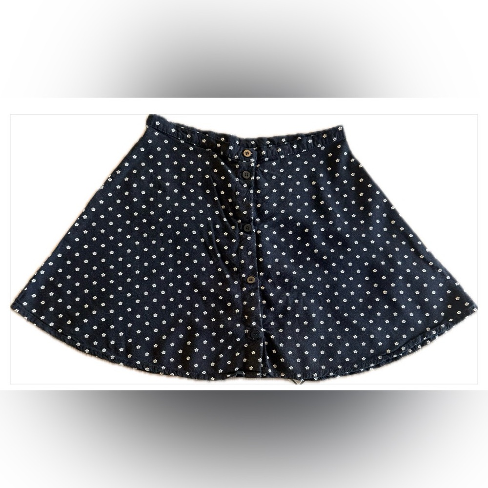 H&M Black Button Front A-Line Skater Skirt with Cream Daisy Print Size 4
